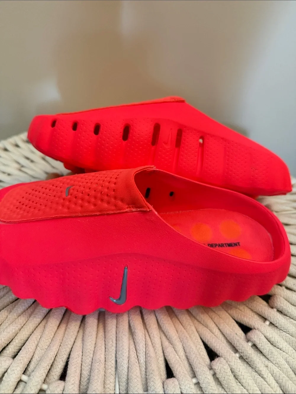 Nike Mind 001 Solar Red Recovery Mule Slip On M6 W7